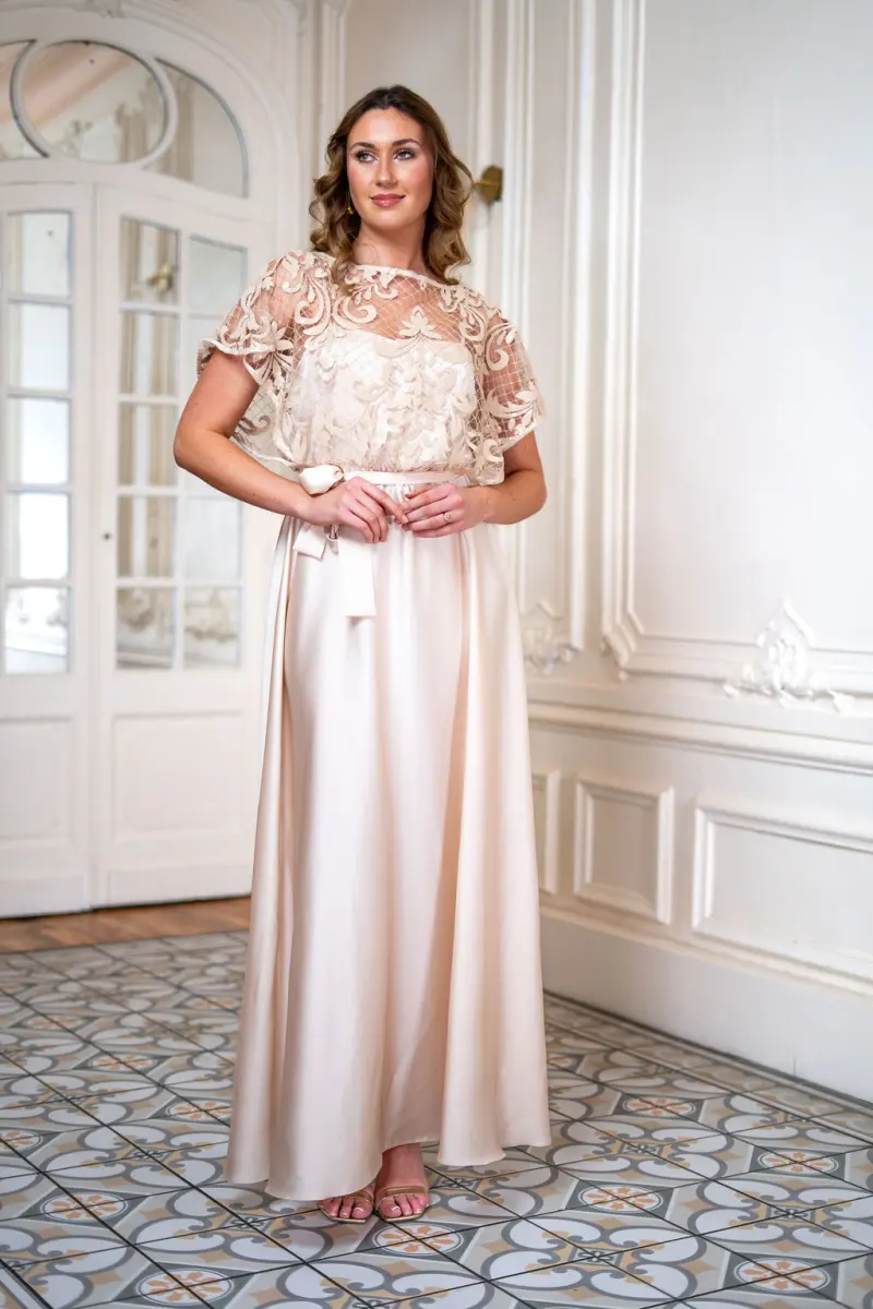 Ensemble beige en dentelle