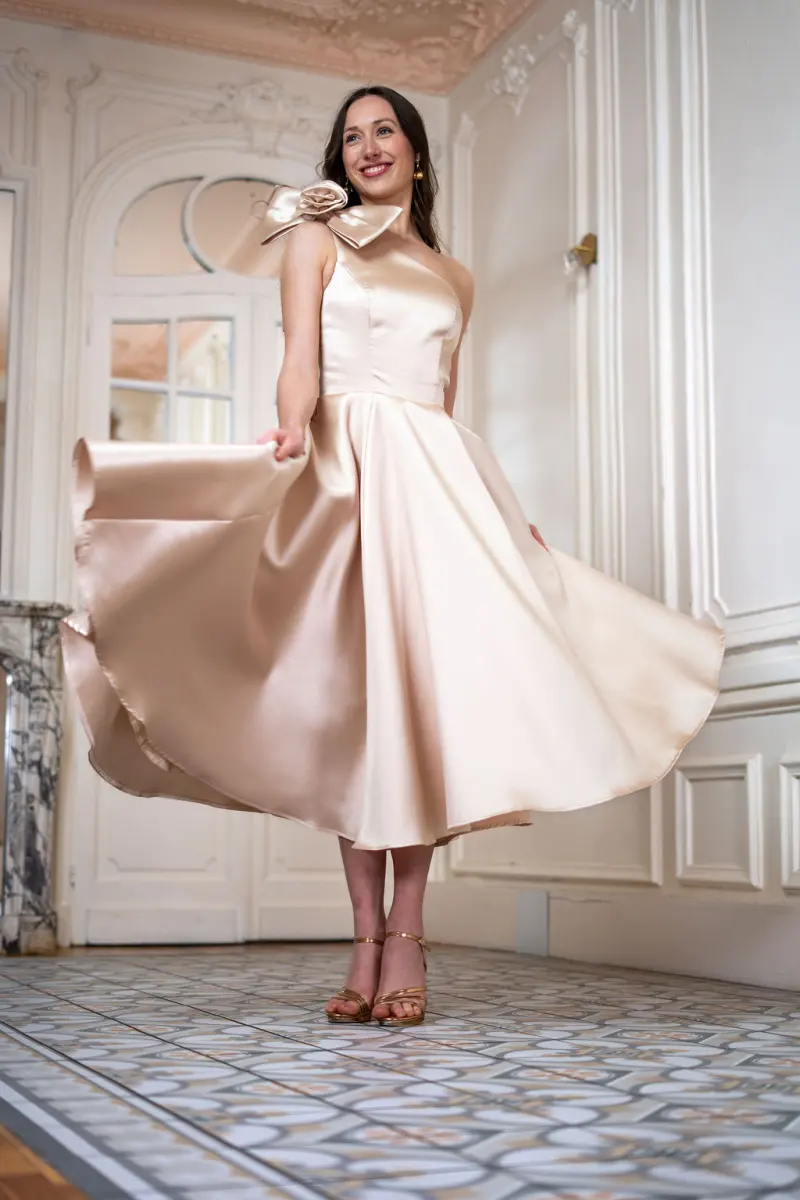 Robe midi beige à nœud
