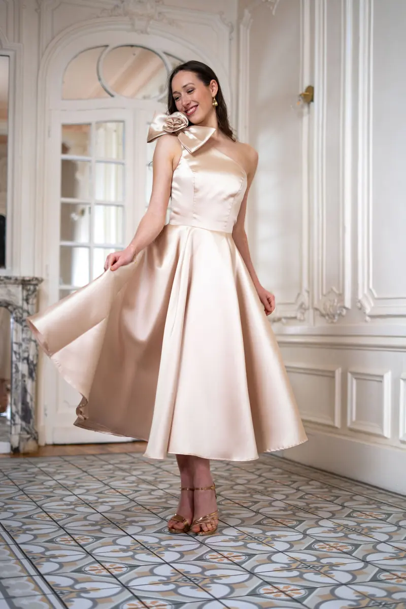 Robe midi beige à nœud
